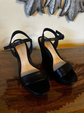 Gianni Bini Black Leather Wedge Sandals with Ankle Strap